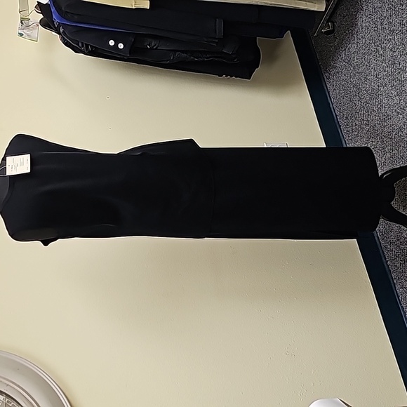 Ming Wang 2-Piece Knit Scoop Neck Sleeveless Top with Midi Length Pencil Skirt - Picture 3 of 10